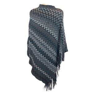 ⏰Unbranded OS grey chevron knit BOHO fringed cape